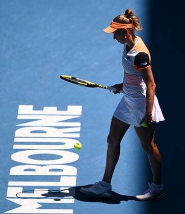 Mandatory Credit: Photo by James Gourley Shutterstock (12765100ak) Elise Mertens in fourth round action Australian Open, Day Eight, Tennis, Melbourne Park, Melbourne, Australia - 24 Jan 2022 Australian Open, Day Eight, Tennis, Melbourne Park, Melbourne, Australia - 24 Jan 2022 Copyright: xJamesxGourley Shutterstockx 12765100ak