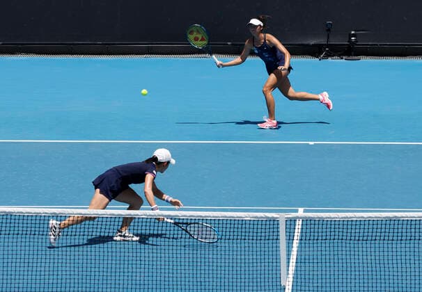 TENNIS AUSTRALIAN OPEN, Ena Shibahara (top) and Shuko Aoyama (bottom) of Japan are seen during their 3rd round double match against Vera Zvonareva of Russia and Viktoria Kuzmova of Slovakia on Day 8 of the Australian Open, at Melbourne Park, in Melbourne, Monday, January 24, 2022.( NO ARCHIVING, EDITORIAL USE ONLY, NO USE IN BOOKS WITHOUT CONSENT MELBOURNE VIC AUSTRALIA  Copyright: xDEANxLEWINSx 20220124001616468061