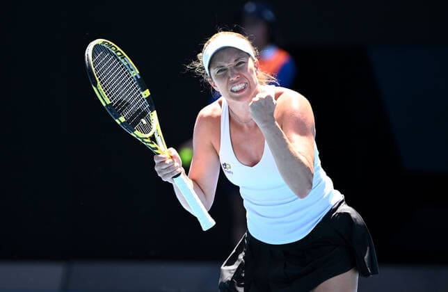 TENNIS AUSTRALIAN OPEN, Danielle Collins of the USA celebrates winning her 4th round match against Elise Mertens of Belgium on Day 8 of the Australian Open, at Melbourne Park, in Melbourne, Monday, January 24, 2022. ( NO ARCHIVING, EDITORIAL USE ONLY, NO USE IN BOOKS WITHOUT CONSENT MELBOURNE VIC AUSTRALIA  Copyright: xDAVExHUNTx 20220124001616487489