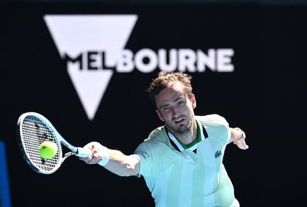 TENNIS AUSTRALIAN OPEN, Daniil Medvedev of Russia in action during his 4th round singles match against Maxime Cressy of the USA on Day 8 of the Australian Open, at Melbourne Park, in Melbourne, Monday, January 24, 2022.( NO ARCHIVING, EDITORIAL USE ONLY, NO USE IN BOOKS WITHOUT CONSENT MELBOURNE VIC AUSTRALIA  Copyright: xDEANxLEWINSx 20220124001616495309