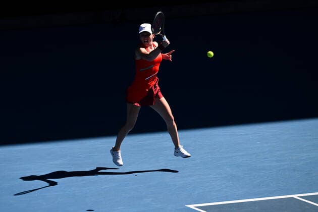 Mandatory Credit: Photo by James Gourley Shutterstock (12765100bm) Simona Halep during her fourth round match Australian Open, Day Eight, Tennis, Melbourne Park, Melbourne, Australia - 24 Jan 2022 Australian Open, Day Eight, Tennis, Melbourne Park, Melbourne, Australia - 24 Jan 2022 Copyright: xJamesxGourley Shutterstockx 12765100bm