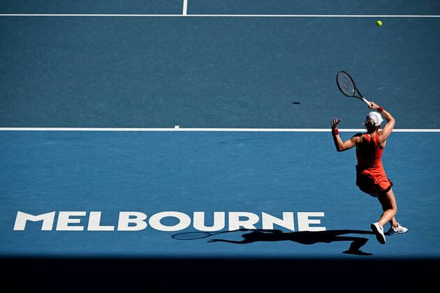 TENNIS AUSTRALIAN OPEN, Simona Halep of Romania in action during her 4th round match against Alize Cornet of France on Day 8 of the Australian Open, at Melbourne Park, in Melbourne, Monday, January 24, 2022. ( NO ARCHIVING, EDITORIAL USE ONLY, NO USE IN BOOKS WITHOUT CONSENT MELBOURNE VIC AUSTRALIA  Copyright: xDAVExHUNTx 20220124001616506203