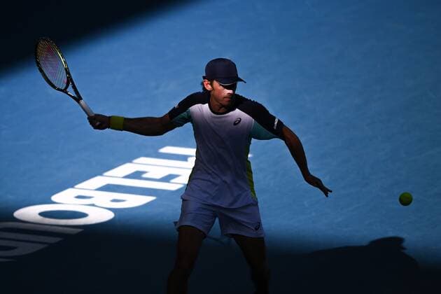 Mandatory Credit: Photo by James Gourley Shutterstock (12765100du) Alex de Minaur during his fourth round match Australian Open, Day Eight, Tennis, Melbourne Park, Melbourne, Australia - 24 Jan 2022 Australian Open, Day Eight, Tennis, Melbourne Park, Melbourne, Australia - 24 Jan 2022 Copyright: xJamesxGourley Shutterstockx 12765100du