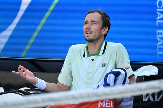 TENNIS AUSTRALIAN OPEN, Daniil Medvedev of Russia Is seen reacting during his 4th round singles match against Maxime Cressy of the USA on Day 8 of the Australian Open, at Melbourne Park, in Melbourne, Monday, January 24, 2022.( NO ARCHIVING, EDITORIAL USE ONLY, NO USE IN BOOKS WITHOUT CONSENT MELBOURNE VIC AUSTRALIA  Copyright: xDEANxLEWINSx 20220124001616533398