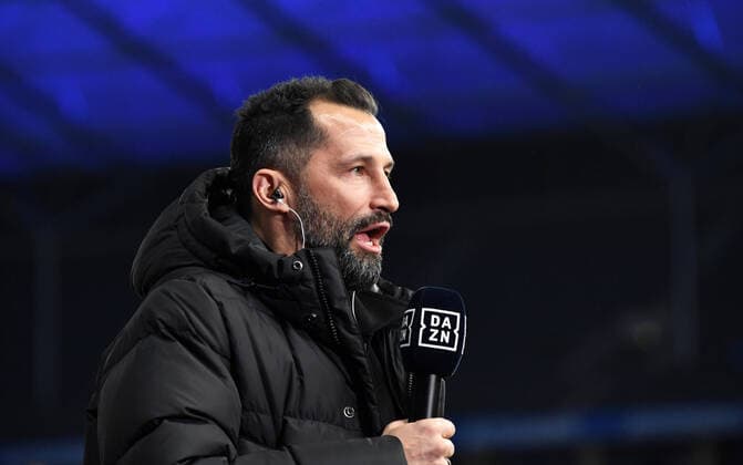Fussball, Herren, Saison 2021 2022, 1. Bundesliga (20. Spieltag), Hertha BSC - FC Bayern München, Vorstand Hasan Salihamidzic (FC Bayern München) vor dem Spiel im Interview, 23.01. 2022, *** Football, men, season 2021 2022, 1 Bundesliga 20 matchday , Hertha BSC FC Bayern Munich, Sports Board Hasan Salihamidzic FC Bayern Munich pre-match interview, 23 01 2022, Copyright: xSebastianxRäppold MatthiasxKochx