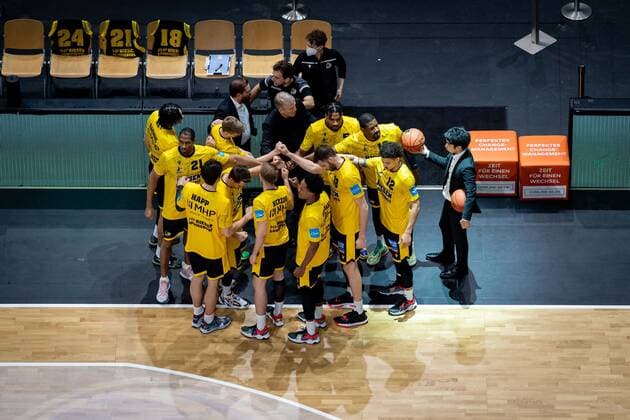 Basketball Berlin 23 01 2022 season 2021 2022 1 Bundesliga easyCredit BBL Alba Berlin MHP Riesen Ludwigsburg John Patrick Ludwigsburg, coach with his team