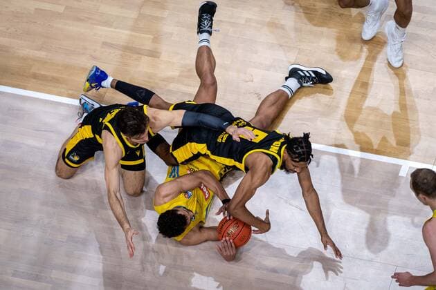 Basketball Berlin 23 01 2022 Season 2021 2022 1 Bundesliga easyCredit BBL Alba Berlin MHP Riesen Ludwigsburg Oscar Da Silva Alba Berlin, No 01 Justin Simon Ludwigsburg, No 05 Ethan Happ Ludwigsburg, No 24