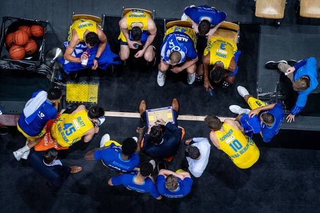 Basketball Berlin 23 01 2022 season 2021 2022 1 Bundesliga easyCredit BBL Alba Berlin MHP Riesen Ludwigsburg time out team Alba Israel Gonzalez Alba Berlin, coach and others