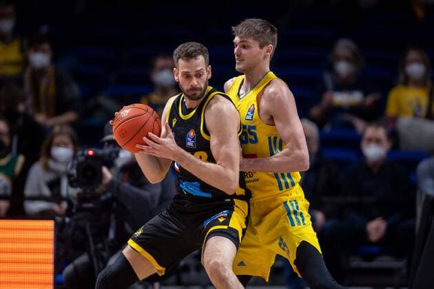 Basketball Berlin 23 01 2022 Season 2021 2022 1 Bundesliga easyCredit BBL Alba Berlin MHP Riesen Ludwigsburg Jonas Wohlfarth Bottermann Ludwigsburg, No 18 Ben Lammers Alba Berlin, No 55