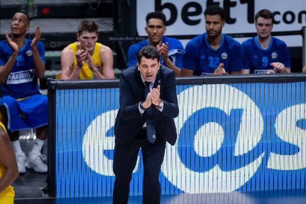 Basketball Berlin 23 01 2022 season 2021 2022 1 Bundesliga easyCredit BBL Alba Berlin MHP Riesen Ludwigsburg Israel Gonzalez Alba Berlin, coach cheers