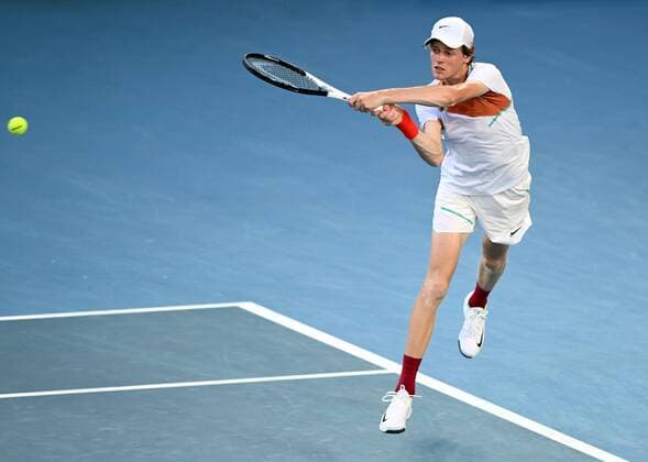 Mandatory Credit: Photo by James Gourley Shutterstock (12765100ep) Jannik Sinner during his fourth round match Australian Open, Day Eight, Tennis, Melbourne Park, Melbourne, Australia - 24 Jan 2022 Australian Open, Day Eight, Tennis, Melbourne Park, Melbourne, Australia - 24 Jan 2022 Copyright: xJamesxGourley Shutterstockx 12765100ep
