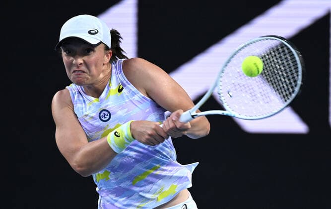 TENNIS AUSTRALIAN OPEN, Iga Swiatek of Poland reacts during her 4th round singles match against Sorana Cirstea of Romania on Day 8 of the Australian Open, at Melbourne Park, in Melbourne, Monday, January 24, 2022.( NO ARCHIVING, EDITORIAL USE ONLY, NO USE IN BOOKS WITHOUT CONSENT MELBOURNE VIC AUSTRALIA  Copyright: xDEANxLEWINSx 20220124001616566778