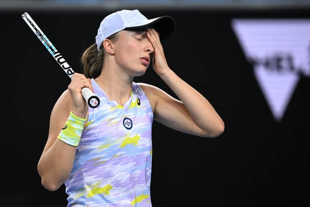 TENNIS AUSTRALIAN OPEN, Iga Swiatek of Poland reacts during her 4th round singles match against Sorana Cirstea of Romania on Day 8 of the Australian Open, at Melbourne Park, in Melbourne, Monday, January 24, 2022.( NO ARCHIVING, EDITORIAL USE ONLY, NO USE IN BOOKS WITHOUT CONSENT MELBOURNE VIC AUSTRALIA  Copyright: xDEANxLEWINSx 20220124001616567985