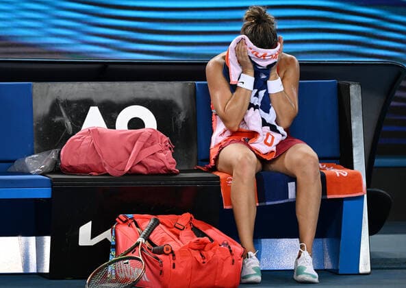 TENNIS AUSTRALIAN OPEN, Aryna Sabalenka of Belarus reacts during her 4th round singles match against Kaia Kanepi of Estonia on Day 8 of the Australian Open, at Melbourne Park, in Melbourne, Monday, January 24, 2022.( NO ARCHIVING, EDITORIAL USE ONLY, NO USE IN BOOKS WITHOUT CONSENT MELBOURNE VIC AUSTRALIA  Copyright: xDEANxLEWINSx 20220124001616598825
