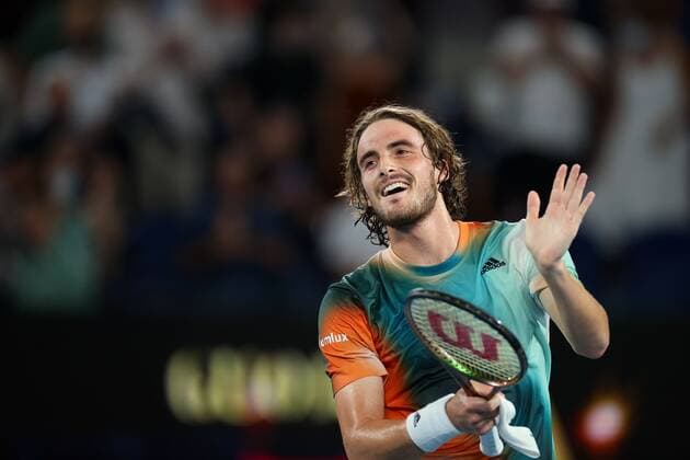 Mandatory Credit: Photo by Ella Ling Shutterstock (12765099eo) Stefanos Tsitsipas celebrates victory in his fourth round match Australian Open, Day Eight, Tennis, Melbourne Park, Melbourne, Australia - 24 Jan 2022 Australian Open, Day Eight, Tennis, Melbourne Park, Melbourne, Australia - 24 Jan 2022 Copyright: xEllaxLing Shutterstockx 12765099eo