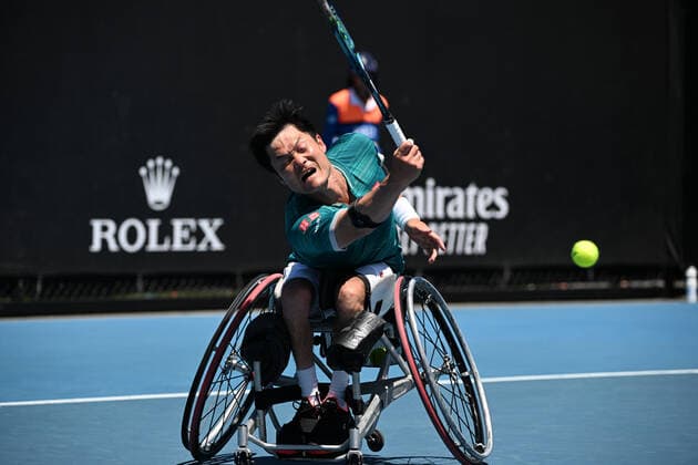 TENNIS AUSTRALIAN OPEN, Shingo Kunieda of Japan returns during the Men?s Wheelchair semi-final match against Tom Egberink of the Netherlands on Day 9 of the Australian Open, at Melbourne Park, in Melbourne, Tuesday, January 25, 2022. ( NO ARCHIVING, EDITORIAL USE ONLY, NO USE IN BOOKS WITHOUT CONSENT MELBOURNE VIC AUSTRALIA  Copyright: xDAVExHUNTx 20220125001616785793
