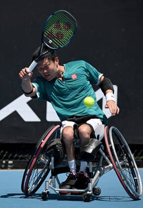 TENNIS AUSTRALIAN OPEN, Shingo Kunieda of Japan returns during the Men?s Wheelchair semi-final match against Tom Egberink of the Netherlands on Day 9 of the Australian Open, at Melbourne Park, in Melbourne, Tuesday, January 25, 2022. ( NO ARCHIVING, EDITORIAL USE ONLY, NO USE IN BOOKS WITHOUT CONSENT MELBOURNE VIC AUSTRALIA  Copyright: xDAVExHUNTx 20220125001616787282