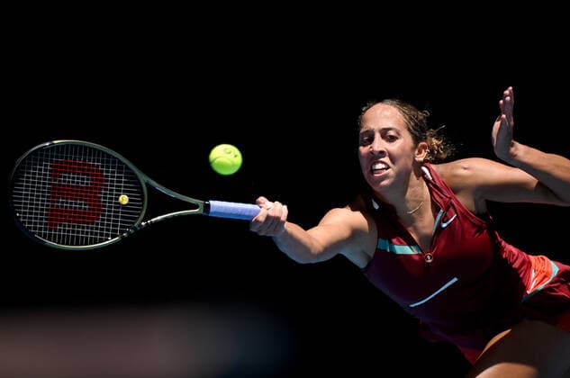 TENNIS AUSTRALIAN OPEN, Madison Keys of USA returns during her Quarter Final match against Barbora Krejcikova of Czech Republic on Day 9 of the Australian Open, at Melbourne Park, in Melbourne, Tuesday, January 25, 2022. ( NO ARCHIVING, EDITORIAL USE ONLY, NO USE IN BOOKS WITHOUT CONSENT MELBOURNE VIC AUSTRALIA  Copyright: xDEANxLEWINSx 20220125001616797397