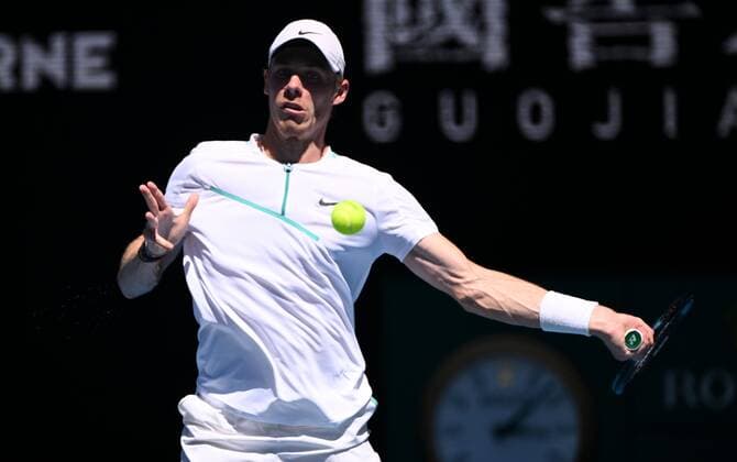 Mandatory Credit: Photo by James Gourley Shutterstock (12773752bl) Denis Shapovalov in quarter final action Australian Open, Day Nine, Tennis, Melbourne Park, Melbourne, Australia - 25 Jan 2022 Australian Open, Day Nine, Tennis, Melbourne Park, Melbourne, Australia - 25 Jan 2022 Copyright: xJamesxGourley Shutterstockx 12773752bl