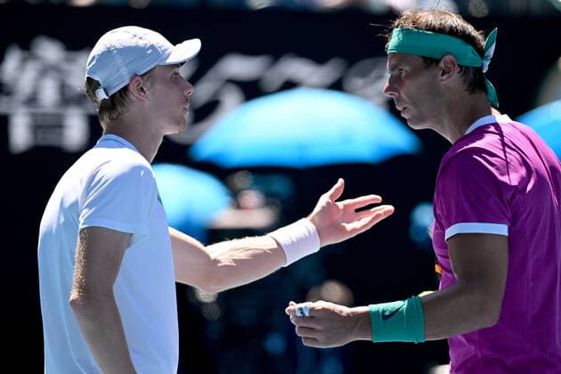 TENNIS AUSTRALIAN OPEN, Denis Shapovalov of Canada (left) and Rafael Nadal of Spain speak at the net during the Men?s singles quarterfinal match on Day 9 of the Australian Open, at Melbourne Park, in Melbourne, Tuesday, January 25, 2022. ( NO ARCHIVING, EDITORIAL USE ONLY, NO USE IN BOOKS WITHOUT CONSENT MELBOURNE VIC AUSTRALIA  Copyright: xDEANxLEWINSx 20220125001616812158