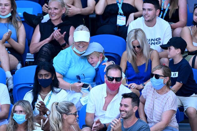 TENNIS AUSTRALIAN OPEN, A child in the crowd reacts after being hit by a tennis ball during the Men?s doubles quarterfinal match between Nick Kyrgios and Thanasi Kokkinakis of Australia and Tim Puetz of Germany and Michael Venus of New Zealand on Day 9 of the Australian Open, at Melbourne Park, in Melbourne, Tuesday, January 25, 2022. ( NO ARCHIVING, EDITORIAL USE ONLY, NO USE IN BOOKS WITHOUT CONSENT MELBOURNE VIC AUSTRALIA  Copyright: xDAVExHUNTx 20220125001616821709