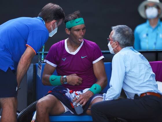 Mandatory Credit: Photo by Ella Ling Shutterstock (12773750es) Rafael Nadal takes a medical time-out and receives treatment during his quarter-final match Australian Open, Day Nine, Tennis, Melbourne Park, Melbourne, Australia - 25 Jan 2022 Australian Open, Day Nine, Tennis, Melbourne Park, Melbourne, Australia - 25 Jan 2022 Copyright: xEllaxLing Shutterstockx 12773750es