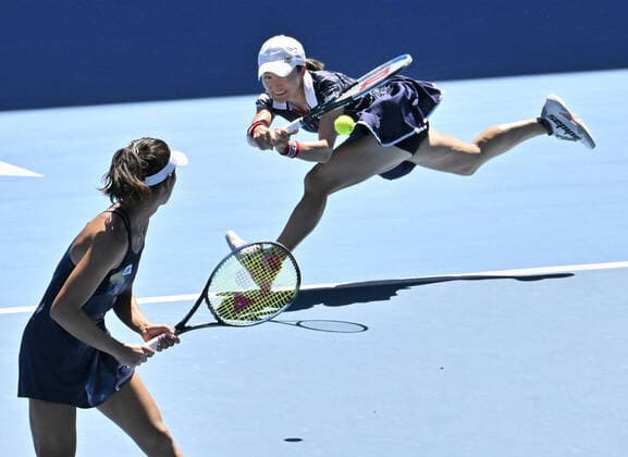 Tennis: Australian Open Japan s Shuko Aoyama (R) and Ena Shibahara play against Croatia s Petra Martic and Shelby Rogers of the United States in the women s doubles quarterfinals at the Australian Open tennis championships in Melbourne on Jan. 25, 2022.  A14AA0001200671P