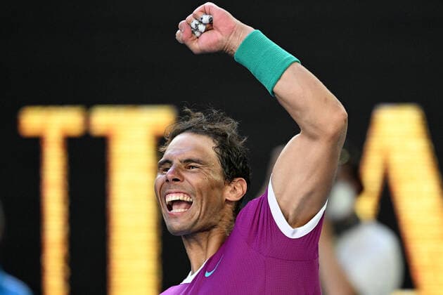 TENNIS AUSTRALIAN OPEN, Rafael Nadal of Spain gestures to the crowd after winning his Men?s singles quarterfinal match against Denis Shapovalov of Canada on Day 9 of the Australian Open, at Melbourne Park, in Melbourne, Tuesday, January 25, 2022. ( NO ARCHIVING, EDITORIAL USE ONLY, NO USE IN BOOKS WITHOUT CONSENT MELBOURNE VIC AUSTRALIA  Copyright: xDEANxLEWINSx 20220125001616854769
