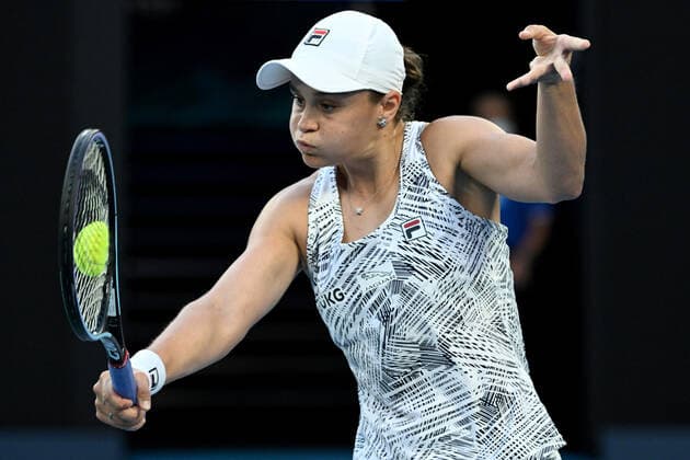 TENNIS AUSTRALIAN OPEN, Ashleigh Barty of Australia plays a shot during her Women?s singles quarterfinal match against Jessica Pegula of the USA on Day 9 of the Australian Open, at Melbourne Park, in Melbourne, Tuesday, January 25, 2022. ( NO ARCHIVING, EDITORIAL USE ONLY, NO USE IN BOOKS WITHOUT CONSENT MELBOURNE VIC AUSTRALIA  Copyright: xDEANxLEWINSx 20220125001616859858