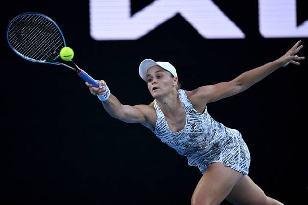 TENNIS AUSTRALIAN OPEN, Ashleigh Barty of Australia plays a shot during her Women?s singles quarterfinal match against Jessica Pegula of the USA on Day 9 of the Australian Open, at Melbourne Park, in Melbourne, Tuesday, January 25, 2022. ( NO ARCHIVING, EDITORIAL USE ONLY, NO USE IN BOOKS WITHOUT CONSENT MELBOURNE VIC AUSTRALIA  Copyright: xDEANxLEWINSx 20220125001616861690