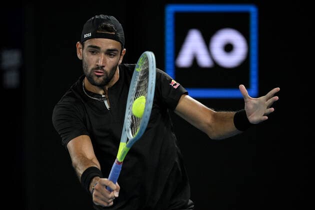 TENNIS AUSTRALIAN OPEN, Matteo Berrettini of Italy plays a shot during his Men?s singles quarterfinal match against Gael Monfils of France on Day 9 of the Australian Open, at Melbourne Park, in Melbourne, Tuesday, January 25, 2022. ( NO ARCHIVING, EDITORIAL USE ONLY, NO USE IN BOOKS WITHOUT CONSENT MELBOURNE VIC AUSTRALIA  Copyright: xDEANxLEWINSx 20220125001616867185