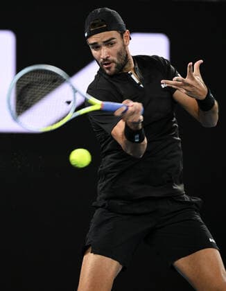 Mandatory Credit: Photo by James Gourley Shutterstock (12773752gs) Matteo Berrettini during his quarter-final match Australian Open, Day Nine, Tennis, Melbourne Park, Melbourne, Australia - 25 Jan 2022 Australian Open, Day Nine, Tennis, Melbourne Park, Melbourne, Australia - 25 Jan 2022 Copyright: xJamesxGourley Shutterstockx 12773752gs