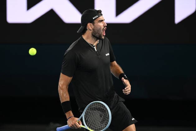 Mandatory Credit: Photo by James Gourley Shutterstock (12773752hl) Matteo Berrettini during his quarter-final match Australian Open, Day Nine, Tennis, Melbourne Park, Melbourne, Australia - 25 Jan 2022 Australian Open, Day Nine, Tennis, Melbourne Park, Melbourne, Australia - 25 Jan 2022 Copyright: xJamesxGourley Shutterstockx 12773752hl