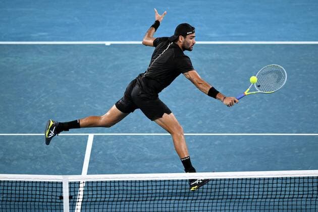 Mandatory Credit: Photo by James Gourley Shutterstock (12773752hu) Matteo Berrettini during his quarter-final match Australian Open, Day Nine, Tennis, Melbourne Park, Melbourne, Australia - 25 Jan 2022 Australian Open, Day Nine, Tennis, Melbourne Park, Melbourne, Australia - 25 Jan 2022 Copyright: xJamesxGourley Shutterstockx 12773752hu