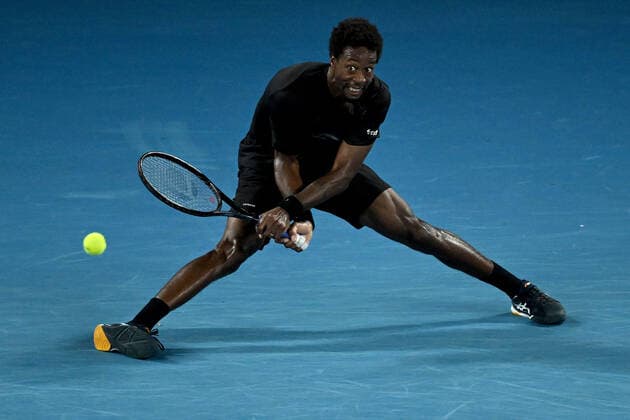 TENNIS AUSTRALIAN OPEN, Gael Monfils of France plays a shot during his Men?s singles quarterfinal match against Matteo Berrettini of Italy on Day 9 of the Australian Open, at Melbourne Park, in Melbourne, Tuesday, January 25, 2022. ( NO ARCHIVING, EDITORIAL USE ONLY, NO USE IN BOOKS WITHOUT CONSENT MELBOURNE VIC AUSTRALIA  Copyright: xDEANxLEWINSx 20220125001616879240