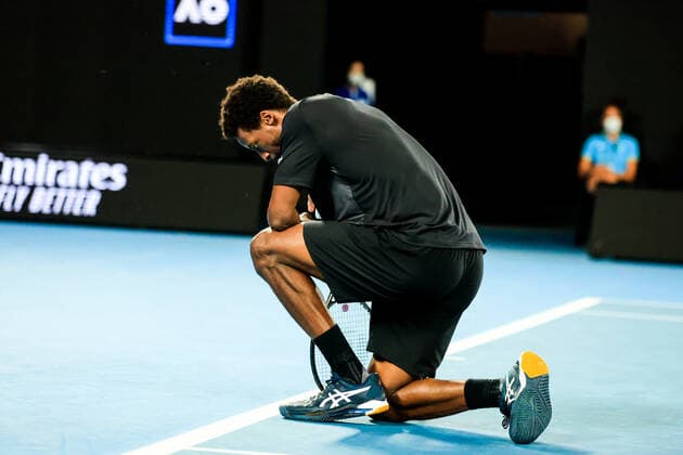 January 25, 2022, Melbourne, Victoria, Australia: MELBOURNE, AUSTRALIA - JANUARY 25: Gael Monfils of France plays Matteo Berrettini of Italy on day 9 of the 2022 Australian Open at Melbourne Park on January 25, 2022 in Melbourne, Australia. Melbourne Australia - ZUMAp121 20220125_zsp_p121_125 Copyright: xChrisxPutnamx