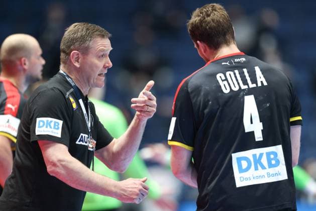 HANDBALL - EHF EURO 2022 BRATISLAVA,SLOVAKIA,25.JAN.22 - HANDBALL - EHF European Men s Handball Championship 2022, main round, Germany vs Russia. Image shows head coach Alfred Gislason and Johannes Golla (GER).  GEPAxpictures xArminxRauthner