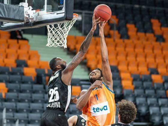 Jakarr Sampson Virtus Bologna, 25 , Christiano Felicio Ratiopharm Ulm 01 , GER, Ratiopharm Ulm vs Virtus Segafredo Bologna, Basketball, EuroCup, Group B, 7DAYS, season 2021 2022, 25 01 2022, GER, Ratiopharm Ulm vs Virtus Segafredo Bologna, Basketball, EuroCup, Group B, 7DAYS, season 2021 2022, 25 01 2022 Ulm Copyright: xEibner-Pressefoto SaschaxWaltherx EP_EER