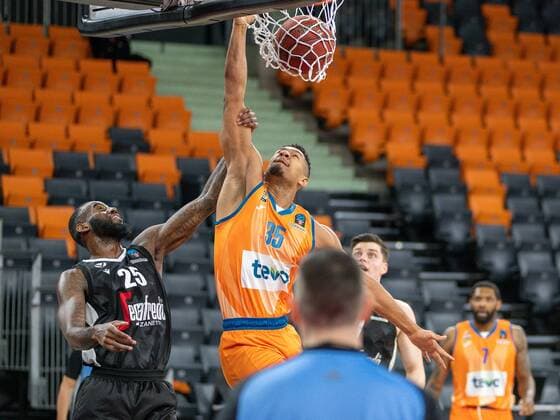 Jakarr Sampson Virtus Bologna, 25 , Karim Jallow Ratiopharm Ulm 35 , GER, Ratiopharm Ulm vs Virtus Segafredo Bologna, Basketball, EuroCup, Group B, 7DAYS, Season 2021 2022, 25 01 2022, GER, Ratiopharm Ulm vs Virtus Segafredo Bologna, Basketball, EuroCup, Group B, 7DAYS, Season 2021 2022, 25 01 2022 Ulm Copyright: xEibner-Pressefoto SaschaxWaltherx EP_EER