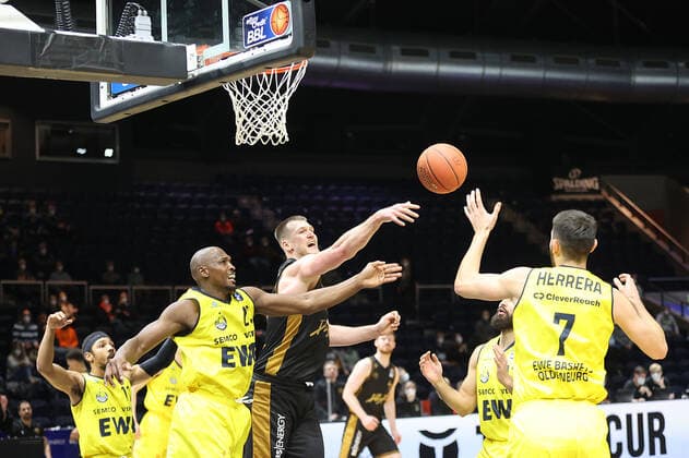 Rickey Paulding EWE Baskets Oldenburg , Martin Peterka Basketball Loewen Braunschweig Sebastian Herrera EWE Baskets Oldenburg