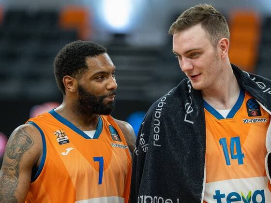 Joy after the victory, Sindarius Thornwell Ratiopharm Ulm 07 , Philipp Herkenhoff Ratiopharm Ulm 14 , GER, Ratiopharm Ulm vs Virtus Segafredo Bologna, Basketball, EuroCup, Group B, 7DAYS, Season 2021 2022, 25 01 2022, GER, Ratiopharm Ulm vs Virtus Segafredo Bologna, Basketball, EuroCup, Group B, 7DAYS, Season 2021 2022, 25 01 2022 Ulm Copyright: xEibner-Pressefoto SaschaxWaltherx EP_EER