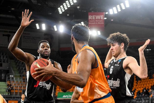 GER, EuroCup, ratiopharm ulm vs Virtus Segafredo Bologna 25 01 2022, ratiopharm arena, Neu Ulm, GER, EuroCup, ratiopharm ulm vs Virtus Segafredo Bologna, in picture Mouhammadou Jaiteh Bologna, 14 , Cristiano Felicio Ulm, 1 , Alessandro Pajola Bologna, 6 nordphotoxGmbHx xHafner nph00200