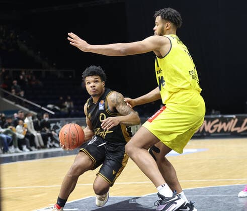 Tookie Brown Basketball Loewen Braunschweig vs Norris Agbakoko EWE Baskets Oldenburg