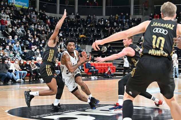 Chris Jones (asvel) vs (bayern) BASKETBALL : LDLC ASVEL vs Bayern Munich - Euroligue - 25 01 2022 FredericChambert Panoramic 