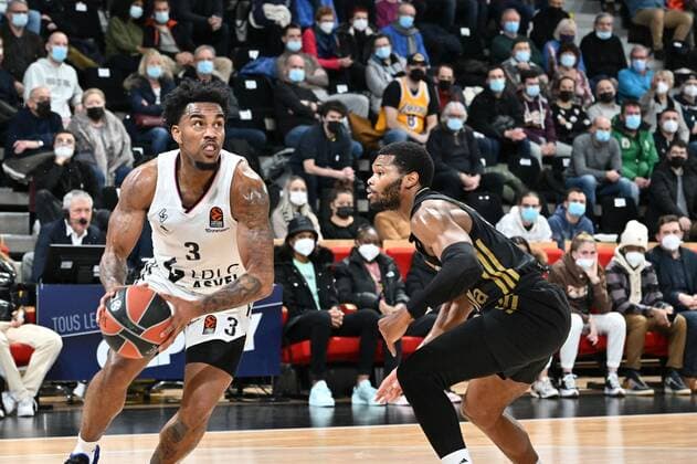Chris Jones (asvel) vs (bayern) BASKETBALL : LDLC ASVEL vs Bayern Munich - Euroligue - 25 01 2022 FredericChambert Panoramic 