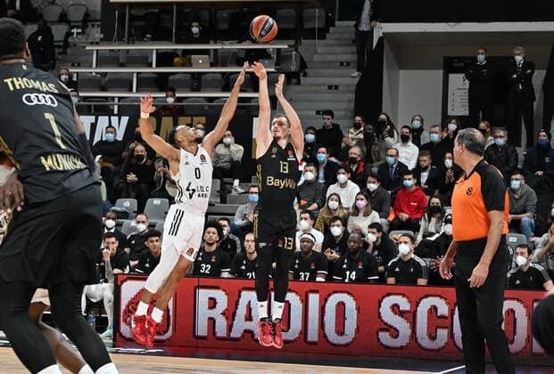 Elie Okobo (asvel) vs Andreas Obst (bayern) BASKETBALL : LDLC ASVEL vs Bayern Munich - Euroligue - 25 01 2022 FredericChambert Panoramic 