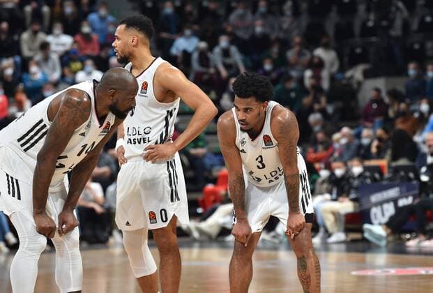 James Gist et Elie Okobo avec Chris Jones (asvel) BASKETBALL : LDLC ASVEL vs Bayern Munich - Euroligue - 25 01 2022 FredericChambert Panoramic 