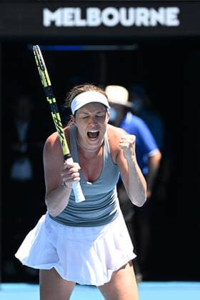 TENNIS AUSTRALIAN OPEN, Danielle Collins of the USA celebrates match point during her womens singles quarterfinal match against AlizÃ Cornet of France on Day 10 of the Australian Open, at Melbourne Park, in Melbourne, Wednesday, January 26, 2022. ( NO ARCHIVING, EDITORIAL USE ONLY, NO USE IN BOOKS WITHOUT CONSENT MELBOURNE VIC AUSTRALIA  Copyright: xDAVExHUNTx 20220126001617186365