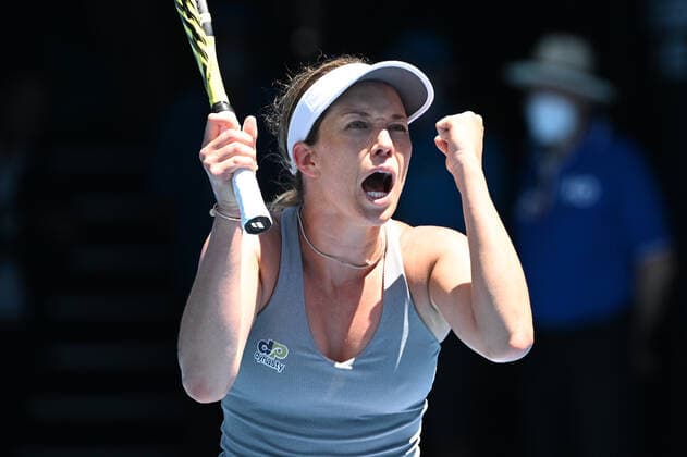 TENNIS AUSTRALIAN OPEN, Danielle Collins of the USA celebrates match point during her womens singles quarterfinal match against AlizÃ Cornet of France on Day 10 of the Australian Open, at Melbourne Park, in Melbourne, Wednesday, January 26, 2022. ( NO ARCHIVING, EDITORIAL USE ONLY, NO USE IN BOOKS WITHOUT CONSENT MELBOURNE VIC AUSTRALIA  Copyright: xDAVExHUNTx 20220126001617186615