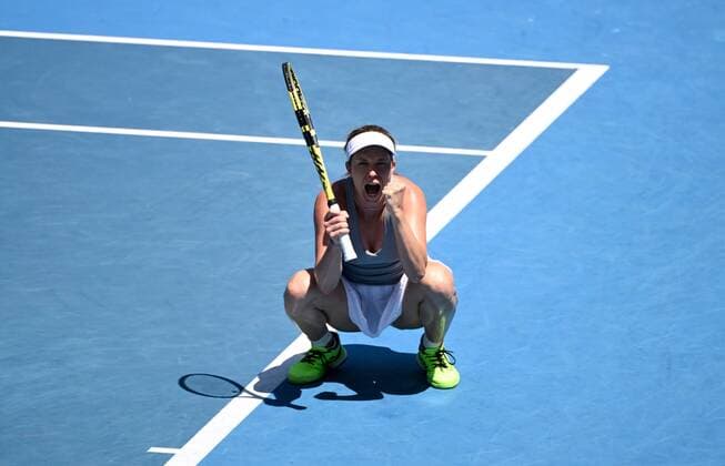 Mandatory Credit: Photo by James Gourley Shutterstock (12773754e) Danielle Collins celebrates her quarter final win Australian Open, Day Ten, Tennis, Melbourne Park, Melbourne, Australia - 26 Jan 2022 Australian Open, Day Ten, Tennis, Melbourne Park, Melbourne, Australia - 26 Jan 2022 Copyright: xJamesxGourley Shutterstockx 12773754e